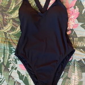 Black one piece swimsuit! Always look 👀 super cute